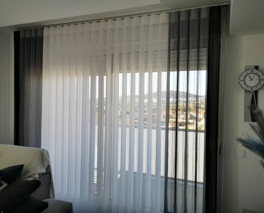 Cortines de un pis de Sant Joan Despí