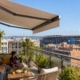 ¿Qué tipo de toldo es mejor para una terraza o balcón en Barcelona durante el verano?
